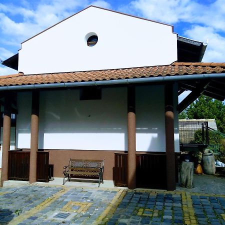 Dabasi Lovas Vendeghaz Hotel Exterior photo