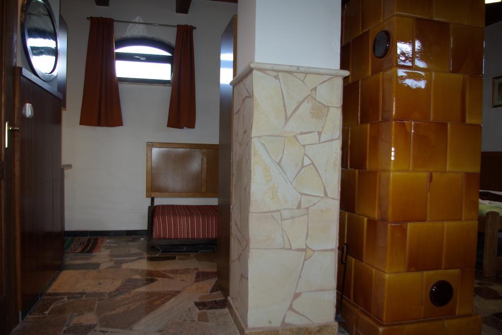 Dabasi Lovas Vendeghaz Hotel Exterior photo
