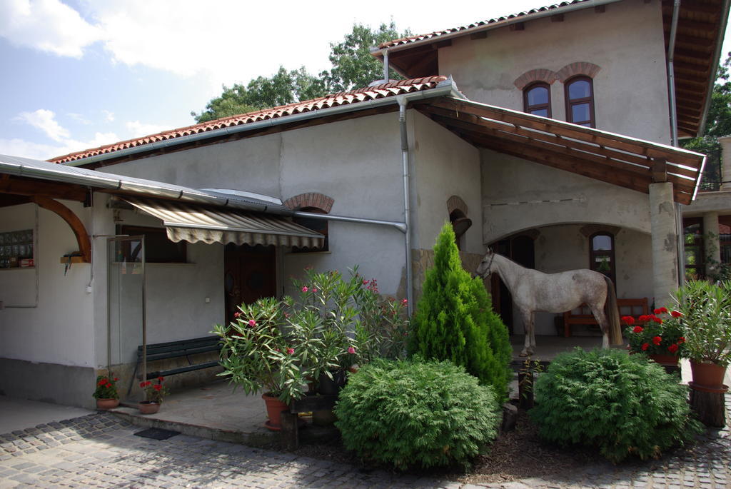 Dabasi Lovas Vendeghaz Hotel Exterior photo